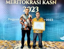 Bupati Sijunjung Terima dua penghargaan Anugerah Meritokrasi 2023