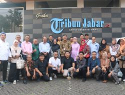 Diskominfo Sijunjung Bersama Puluhan Wartawan Lakukan Study Banding ke Pemkot Bandung