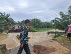 Risnawanto Kunjungi Lokasi Jembatan Ambruk Akibat Banjir