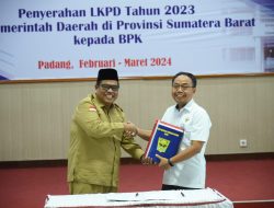 Serahkan LKPD Kabupaten Padang Pariaman Tahun 2023, Bupati Suhatri Bur Targetkan WTP Ke-11