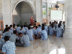 Selama Ramadhan, Proses Belajar Mengajar Dilaksanakan di Masjid