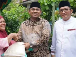 Berikan Sembako Buat Warga Padang, Hendri Septa Apresiasi Penasehat Direksi PT. Semen Padang