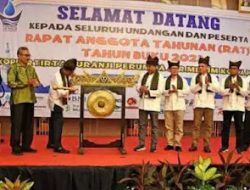 Hendri Septa Hadiri Pembukaan RAT koperasi Perumda AM Padang