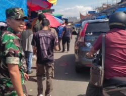 Anggota Koramil 02/Padang Ikut Andil dalam Penertiban di Pasar Raya Padang