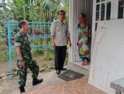 Babinsa Serka Sufiyanto Bersama Lurah Jati Dor To Dor ke Rumah Warga yang Akan Mudik ke Kampung Halaman