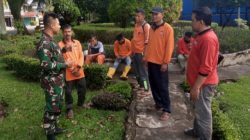 Babinsa Koramil 02/Padang Timur Selalu Ingatkan Petugas Kebersihan untuk Selalu Jaga Keselamatan dalam Bekerja