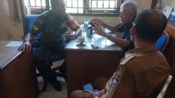 Terkait Pemilihan Ketua RW dan Ketua RT, Babinsa Serka Arismanto Rakor dengan Ketua LPM dan Kasi Pemerintahan Kelurahan Sawahan