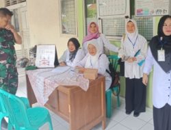 Komsos dengan Petugas Kesehatan, Serda Hengki Rinaldi : Babinsa Harus Selalu Ada Ditengah Warga Binaannya