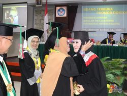 Lisda Hendrajoni Sah Sandang Gelar Doktor Dalam Bidang Pendidikan