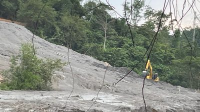 Limbah PLTU Ombilin Longsor, Mencemari Aliran Sungai Ombilin