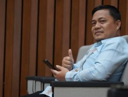Kabag Prokopim Tanah Datar ; Gambar Kepala Daerah Diberikan Gratis