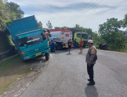 Kecelakaan Truk Tangki BBM dan Truk Semen di Jalan Lalu Lintas Padang-Painan 