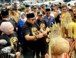 Rano Karno Pulang Kekampung Tanah Kelahiran Ayahnya di Bonjol, Pasaman, Sumbar. Disambut oleh Bupati dan Ribuan warga.