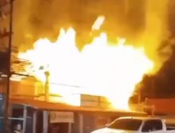 Ruko Dua Lantai di Pesisir Selatan Ludes Terbakar, Kerugian Capai Rp450 Juta