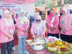 400 Bidan Pesisir Selatan Rayakan HUT ke-75 IBI di Pantai Carocok, Serukan  One Million More Midwives