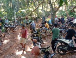 Semangat Gotong Royong Masyarakat Peladang Punggasan Timur Perbaiki Jalan Labuang-Air Singkarak